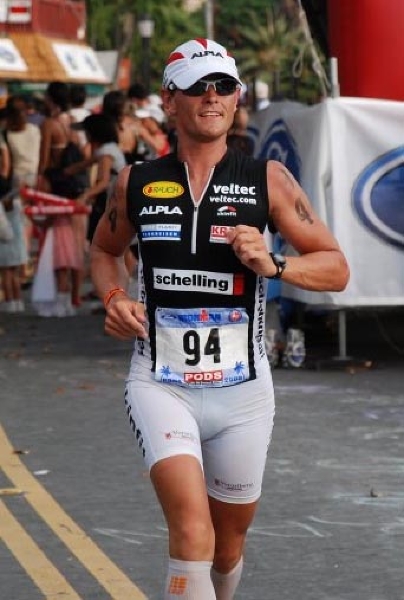 IMHawaii08_RacePics_TommyFinishHigh2